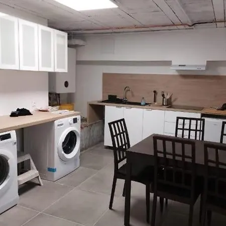 Entierement Equipe Avec Balcon Et Acces Jardin * Perpignan